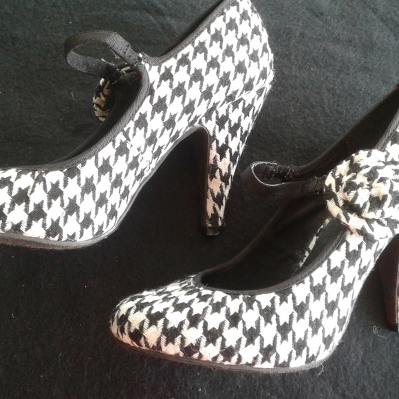 rocket dog silver pumps